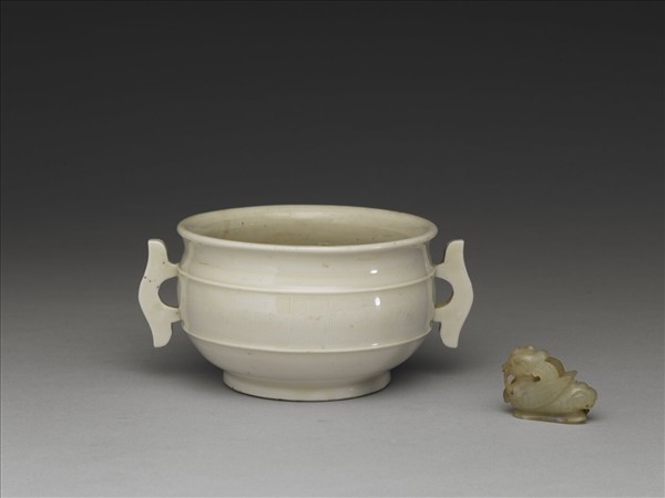 白瓷回紋簋式爐