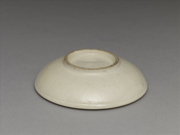 白瓷劃花菊花紋印泥盒