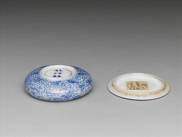 青花蓮花紋印泥盒