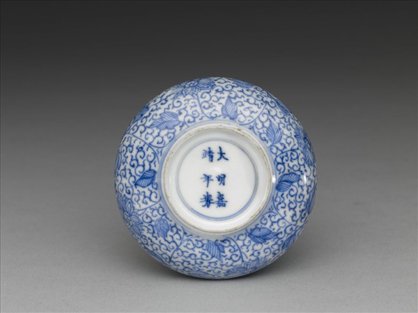 青花蓮花紋印泥盒