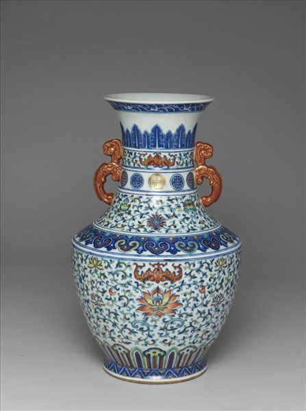 鬥彩番蓮八寶紋螭耳瓶