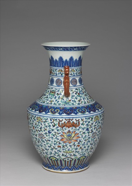 鬥彩番蓮八寶紋螭耳瓶