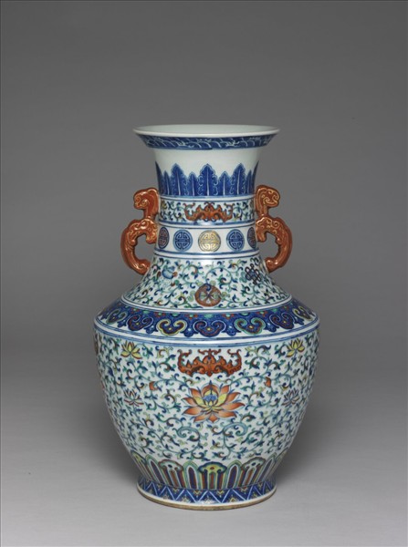 鬥彩番蓮八寶紋螭耳瓶