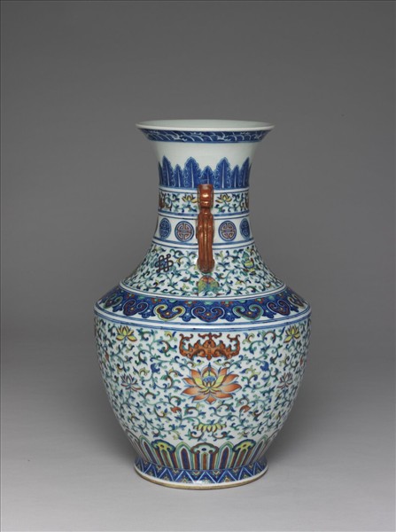 鬥彩番蓮八寶紋螭耳瓶