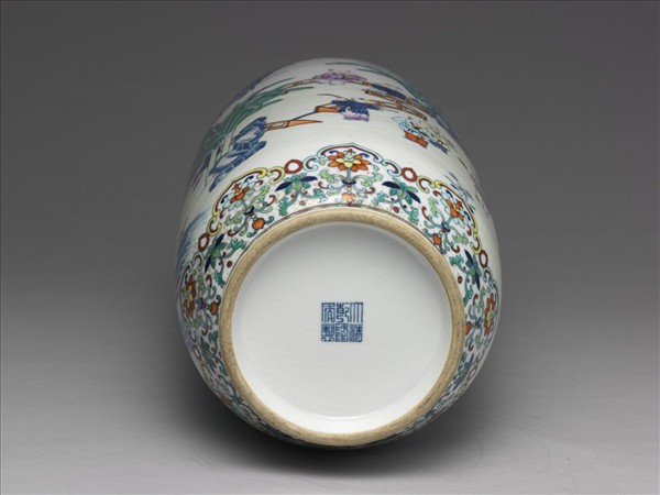 粉彩嬰戲圖燈籠尊