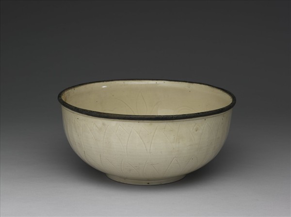 定窯 白瓷劃花蓮花紋碗