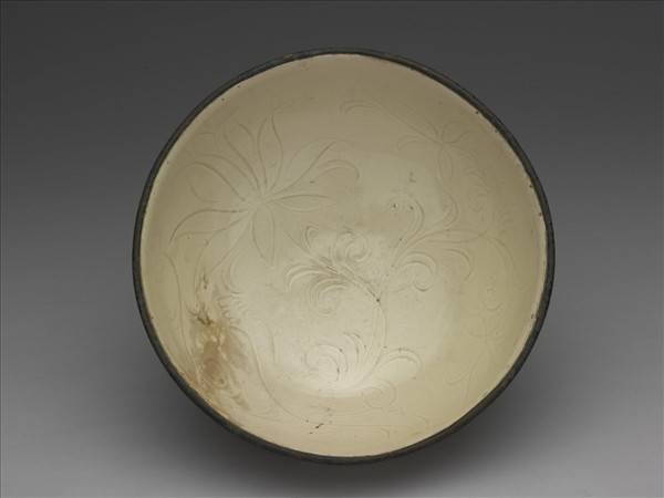 定窯 白瓷劃花蓮花紋碗