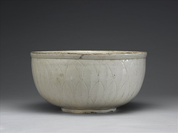 定窯 白瓷劃花魚藻紋碗