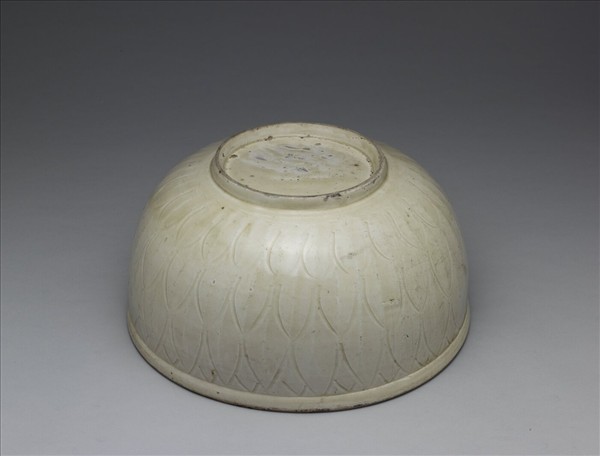 定窯 白瓷劃花魚藻紋碗