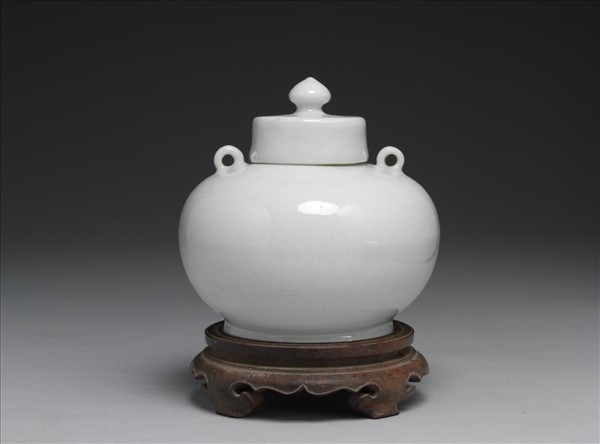 甜白四季花卉紋雙繫蓋罐