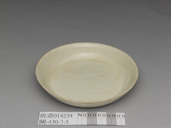 定窯 白瓷劃花蓮花紋碟