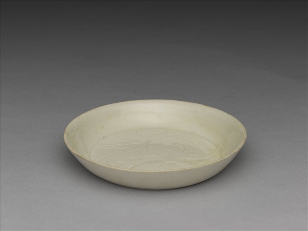 定窯 白瓷劃花蓮花紋碟