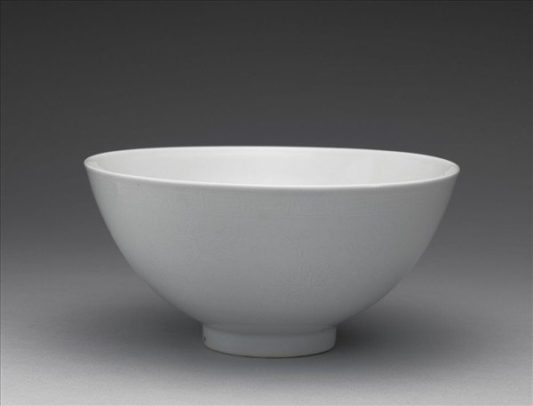 白瓷劃花花卉紋碗