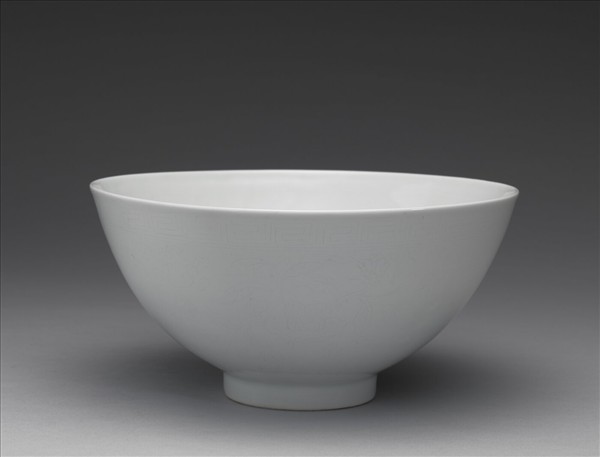 白瓷劃花花卉紋碗