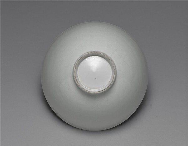 白瓷劃花花卉紋碗