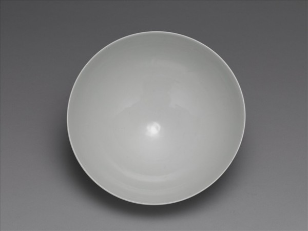 白瓷劃花花卉紋碗