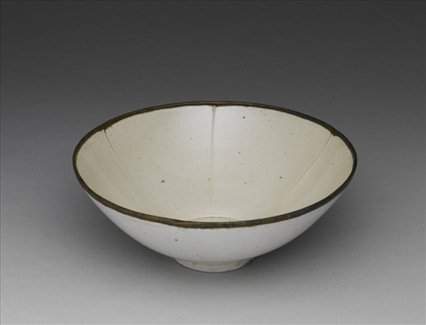 定窯 白瓷劃花蓮花紋碗