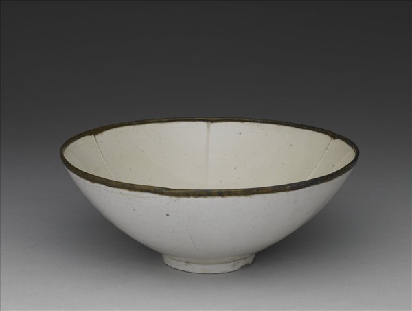 定窯 白瓷劃花蓮花紋碗