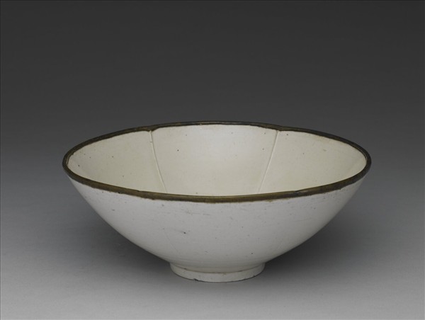 定窯 白瓷劃花蓮花紋碗