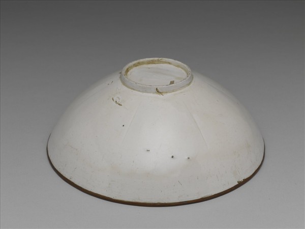 定窯 白瓷印花蓮塘鴛鴦紋碗