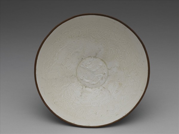 定窯 白瓷印花蓮塘鴛鴦紋碗