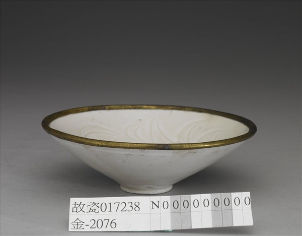 定窯 白瓷劃花蓮花紋碗