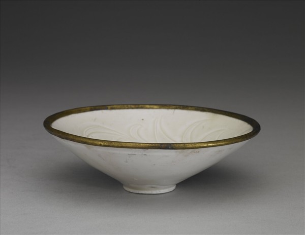 定窯 白瓷劃花蓮花紋碗