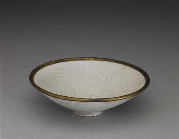 定窯 白瓷劃花蓮花紋碗