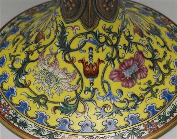 琺瑯彩黃地花卉蕉葉觚