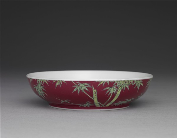 琺瑯彩瓷紅地翠竹碟