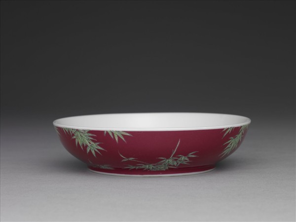 琺瑯彩瓷紅地翠竹碟