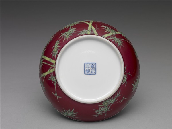 琺瑯彩瓷紅地翠竹碟