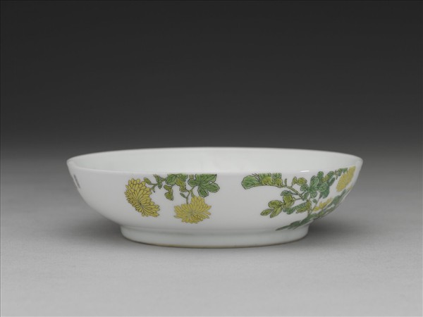 琺瑯彩瓷菊花碟