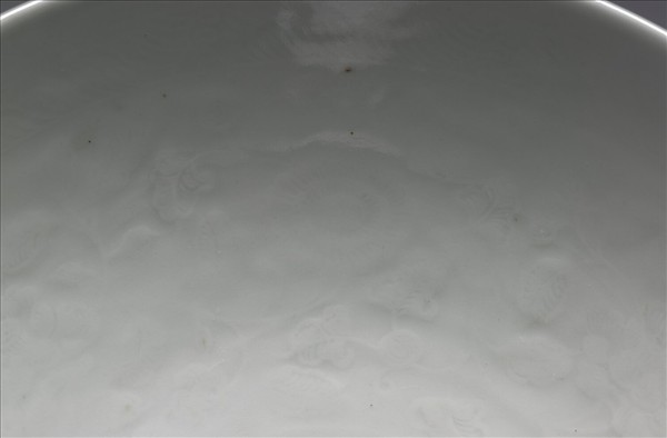 甜白釉四季花卉紋蓮子碗