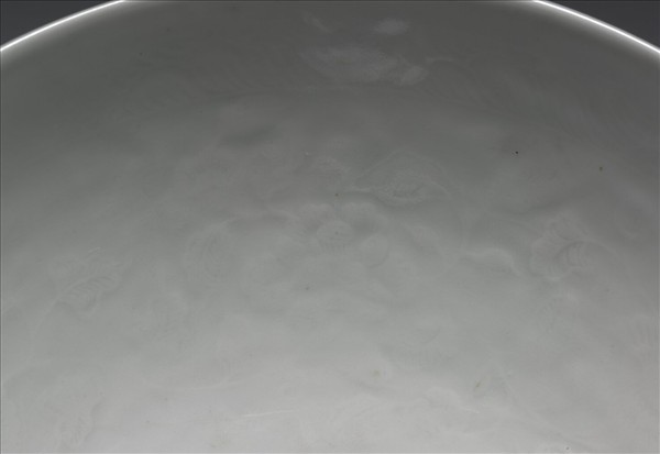 甜白釉四季花卉紋蓮子碗