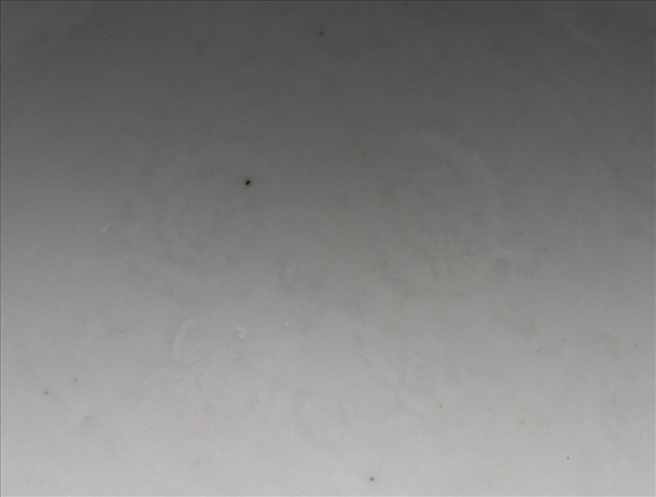 甜白釉四季花卉紋蓮子碗