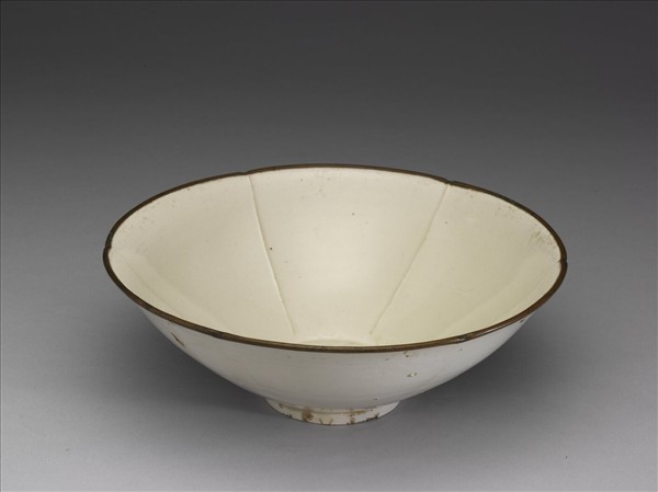 定窯 白瓷劃花蓮花紋碗