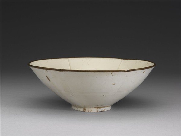 定窯 白瓷劃花蓮花紋碗