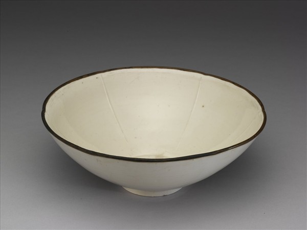 定窯 白瓷劃花蓮花紋碗