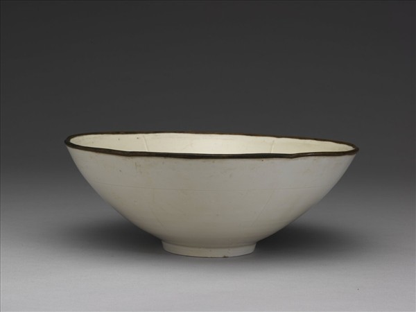 定窯 白瓷劃花蓮花紋碗