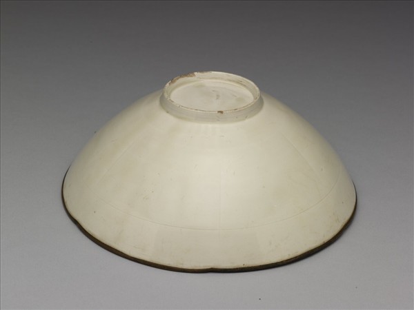 定窯 白瓷劃花蓮花紋碗