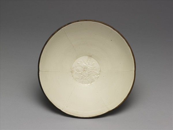 定窯 白瓷劃花蓮花紋碗
