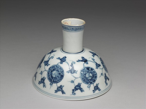 青花團花紋高足碗