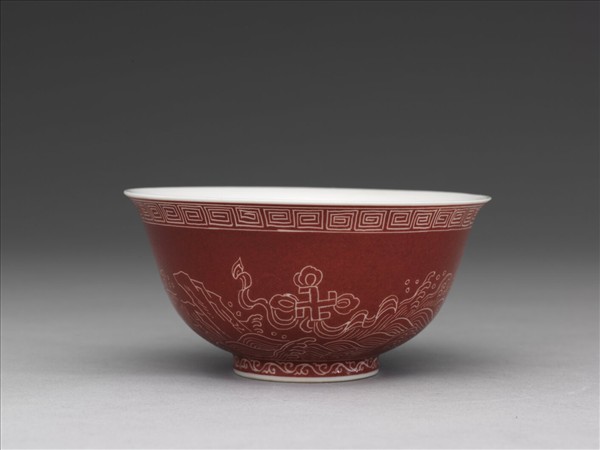 琺瑯彩紅地剔花江山萬代茶碗