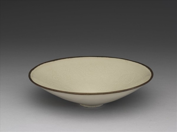 定窯 白瓷印花鳳凰牡丹紋碗