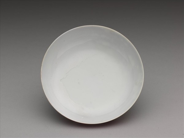 琺瑯彩洋紅地梅花碟