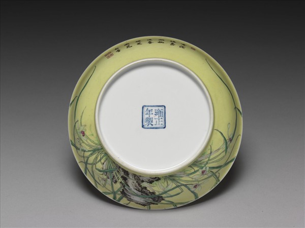 琺瑯彩黃地蘭花盤