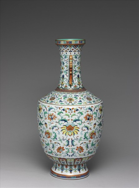 鬥彩番蓮紋雙耳瓶