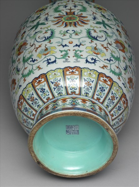 鬥彩番蓮紋雙耳瓶