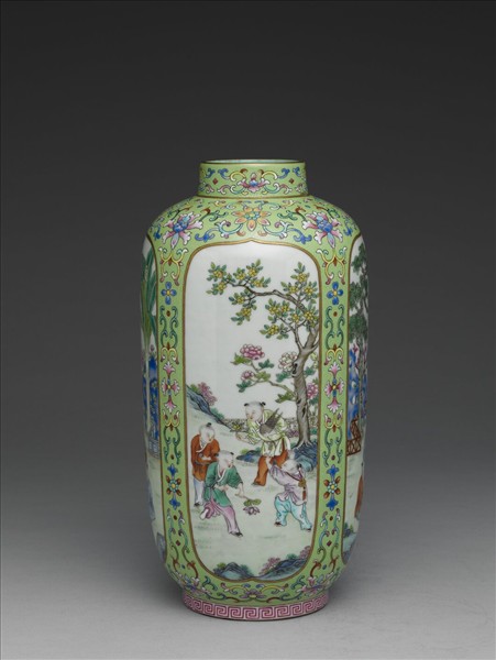 粉彩綠地開光嬰戲圖燈籠尊